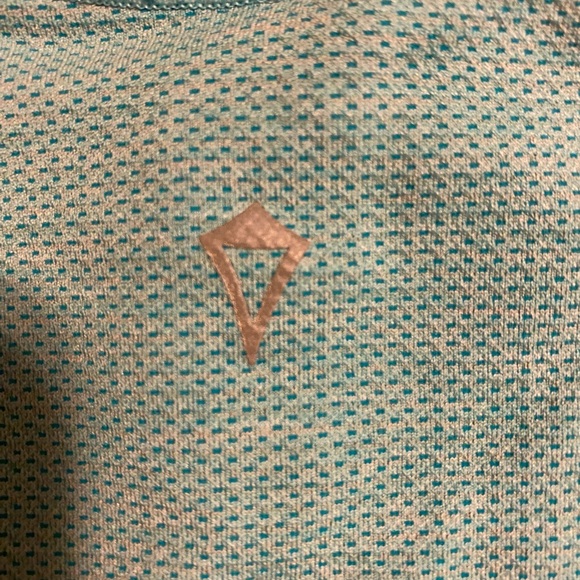 Ivivva shirt long sleeve with thumb holes - Picture 2 of 7